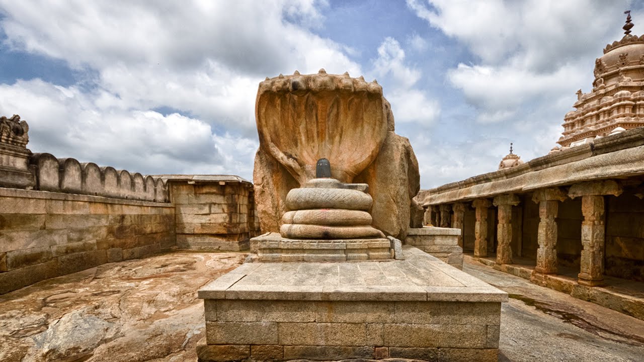 Lepakshi Floating Pillar Temple Of India